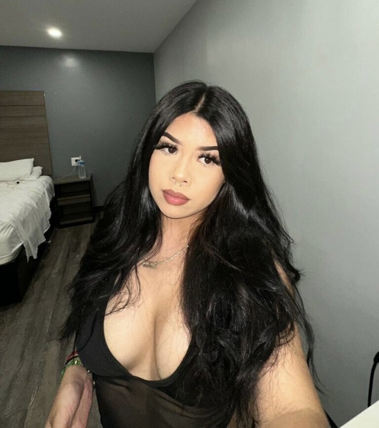 Thick Latina #dewyyDAQ