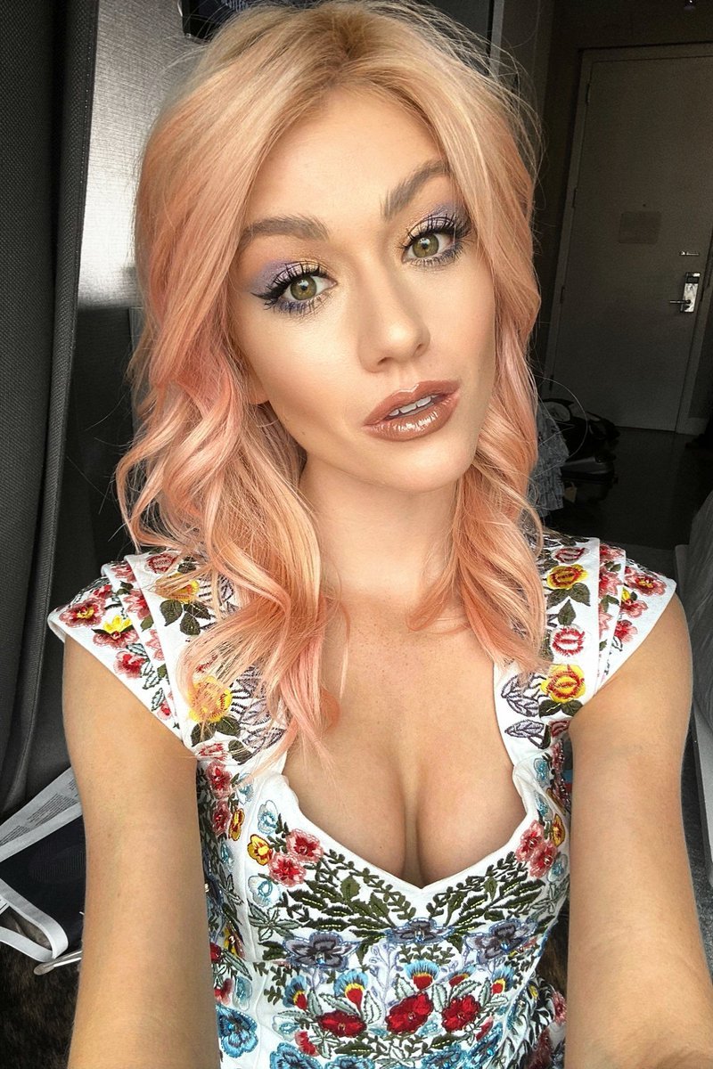 Katherine McNamara #uzn1lAwp
